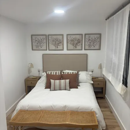 Cruz Conde Guiris Apartment